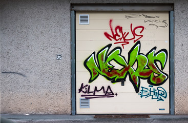 Garagentor mit Graffiti