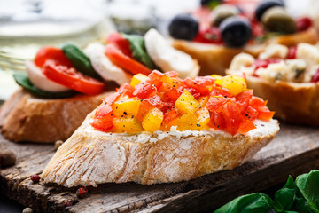 Bruschetta with chopped tomatoes, herbs and oil