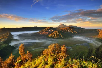 Fototapeten Bromo volcano at sunrise,Tengger Semeru National Park, East Java, Indonesia © cn0ra