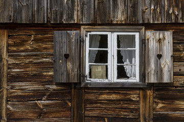 Fototapeta na wymiar The wooden house in the countryside