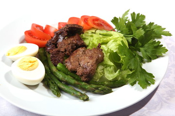 liver with asparagus and eggs