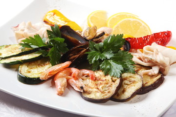 seafood with vegetables and lemon