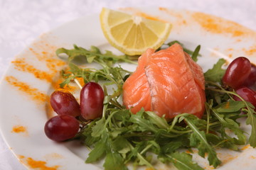 Salmon with Arugula and grape