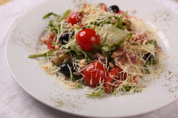 Salad with pine nuts