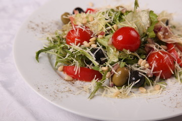 Salad with pine nuts