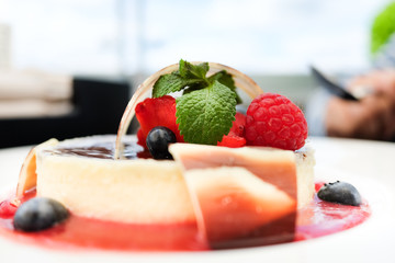 cheesecake with berries