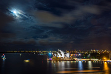 Fototapeta na wymiar Sydney Opera house at night
