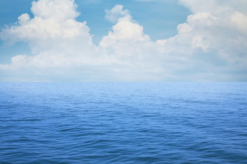 Obraz premium Summer seascape with blue sea and sky background