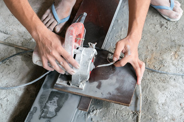 Wood cutting with circular saw
