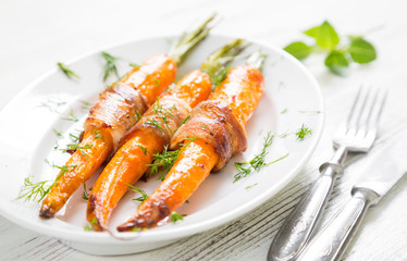 Carrots baked with bacon