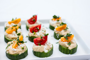 hummus bites with cucumber and tomatoes 