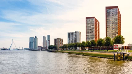 Gordijnen Erasmusbrug en skyline van Rotterdam, Holland © matho