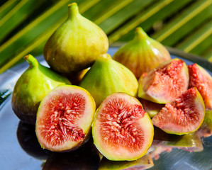  fresh figs on a metal plate