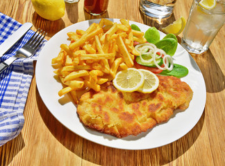 Wiener Schnitzel mit Pommes Frites