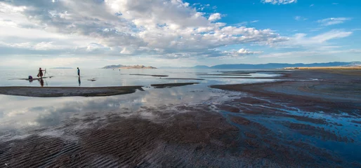 Gordijnen People at Great salt lake, Utah © forcdan