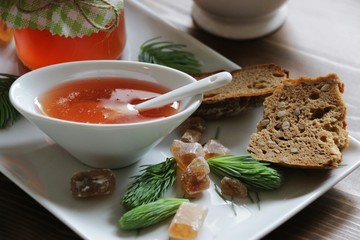 Tannenspitzensirup, ein wunderbares Heilmittel bei Husten und Heiserkeit....