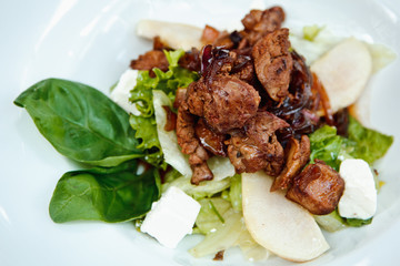 Salad of chicken liver with pears and feta cheese