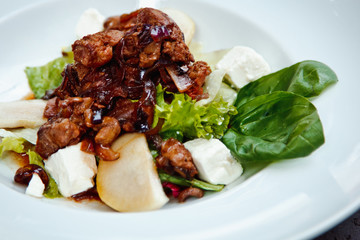 Salad of chicken liver with pears and feta cheese