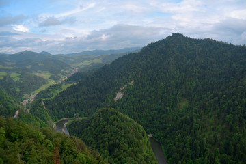 Mountains Pieniny in Slovakia and Poland © luzkovyvagon.cz