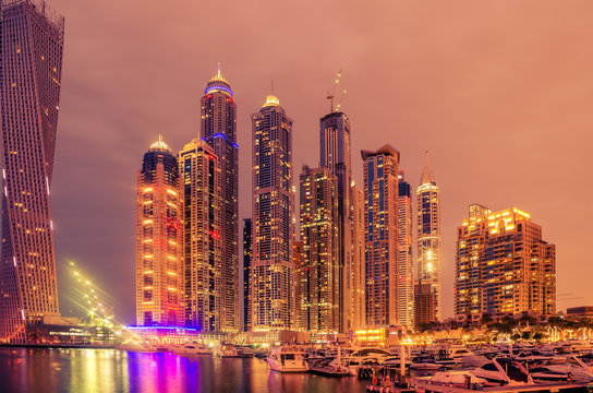 Dubai, United Arab Emirates: Marina at night