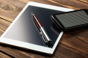 Business Objects office expanded in composition on a table