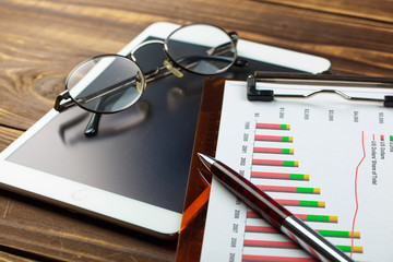 Business Objects office expanded in composition on a table