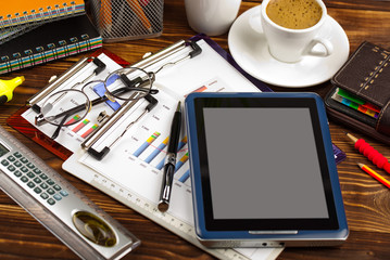 Business Objects office expanded in composition on a table