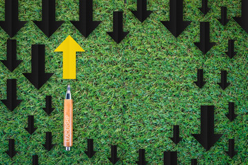arrow sign in opposite direction from others with pencil