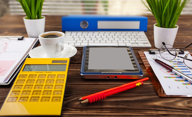 Business Objects office expanded in composition on a table