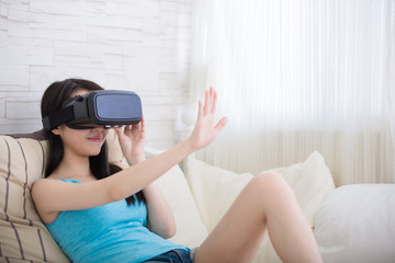 woman using virtual reality