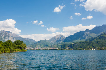 Fototapeta na wymiar The landscape of Lake Garlate