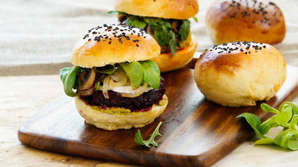 vegeterian burgers with beetroot and cheakpea