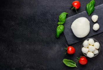 Crédence de cuisine en verre imprimé Produits laitiers Mozzarella Cheese Balls on Copy Space