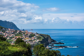 Fototapeta na wymiar Madeira coastline town