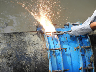 gas cutting, water steel pipe 700 mm diameter