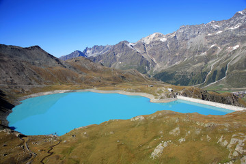 Valle d'Aosta,Cervinia. Lago artificiale.