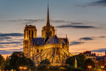 Fototapeta na wymiar The backside of the famous Notre Dame cathedral in Paris at dawn
