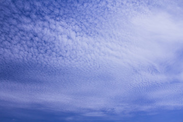 Obraz premium Fantastic soft white clouds against blue sky