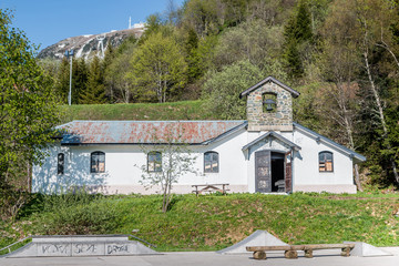 La Chapelle Notre-Dame-Des-Neiges à et la piste de skate Chamrousse