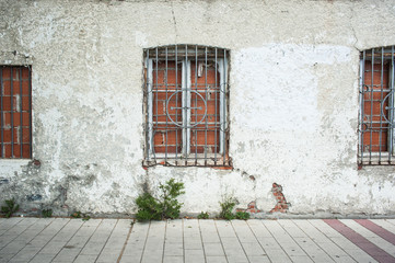 Fototapeta na wymiar Tres ventanas cerradas