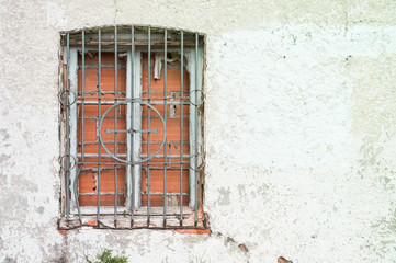 Ventana cerrada con ladrillos