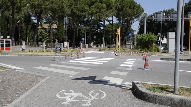 Oinezko pasabide Fu&szlig;g&auml;nger&uuml;bergang Attraversamento Fodg&aelig;ngerfelt pedonale Passaggio Paso de peatones Zebra Passage &Ouml;verg&aring;ngsst&auml;lle pi&eacute;ton Przejście dla pieszych Zebre Tiemerkint&auml;