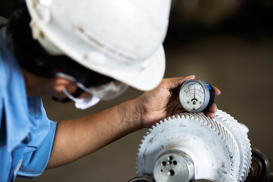 Gauss meter check magnetic field in work piece
