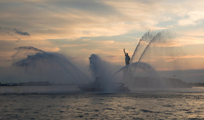 FDNY boat spraying water in front of Statue Of Liberty during Ne - obrazy, fototapety, plakaty