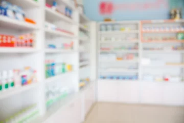 Papier Peint photo autocollant Pharmacie étagères de pharmacie remplies d& 39 arrière-plan flou de médicaments