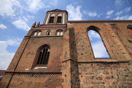 Gartzer Stephanskirche / Blick auf die nach Kriegszerst&ouml;rung erst teils wiederhergestellte Stephanskirche
