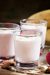 Milkshake with banana, strawberries, oatmeal and ground nuts, vi