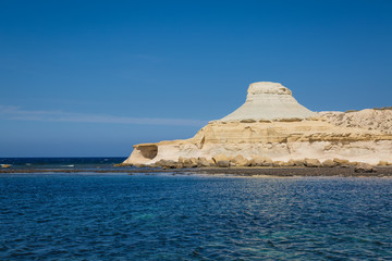 Fototapeta na wymiar Sandstone cliffs above the Xwejni Bay