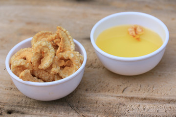 Oil fried pork skin