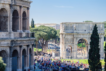 ROME, ITALY - APRIL 20, 2008: Crowd of tourists near Coliseum and the Arc of Constantine